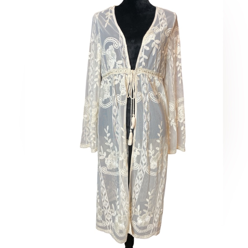 HP! Story On Elegant Cream Lace Cover Up/Kimono Robe